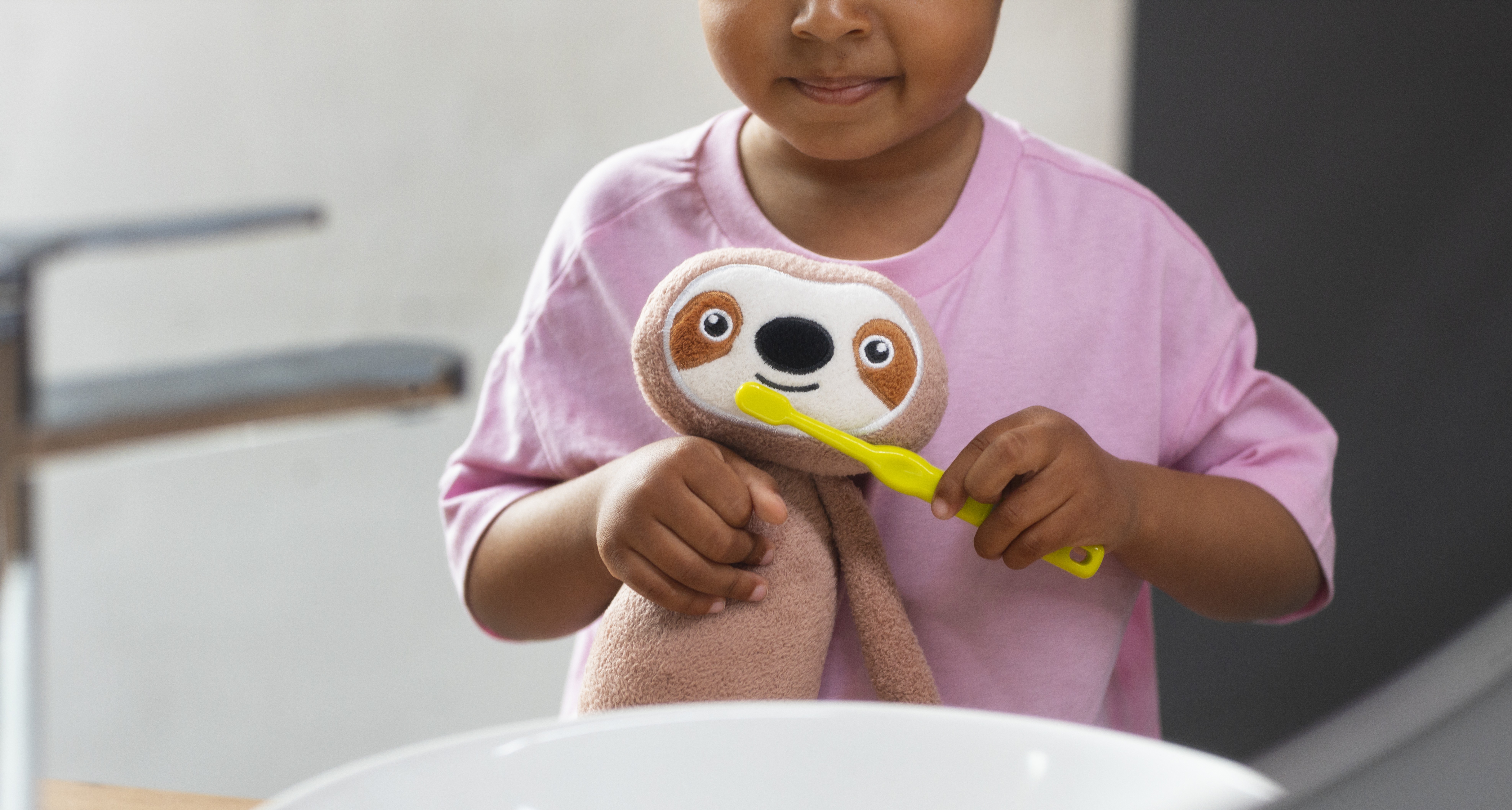 Child brushing toy